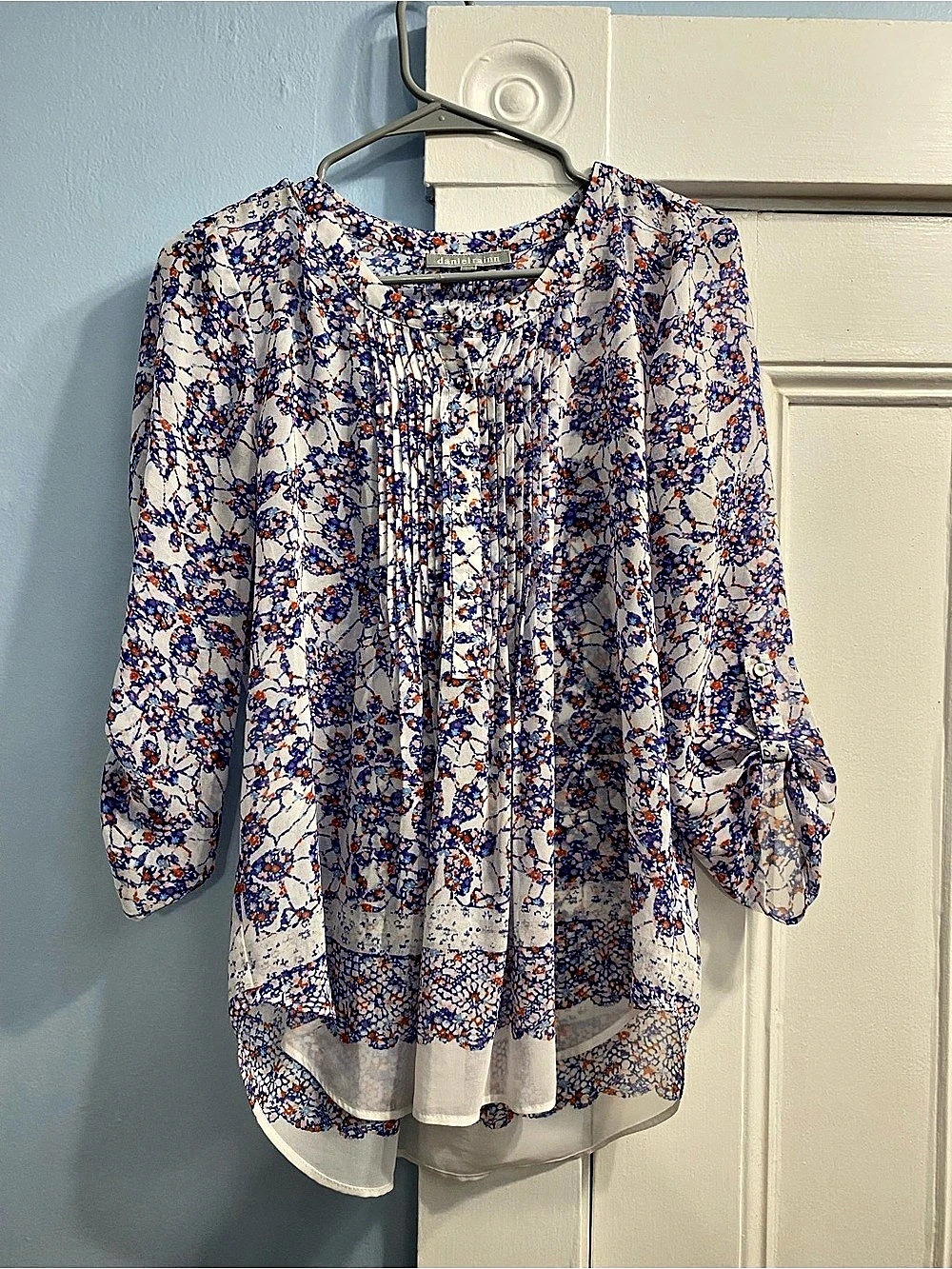 Daniel Rainn Floral Blouse in White & Blue Size Small Like New
